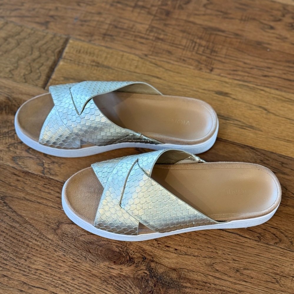 Vionic Stylish Gold Slide Sandals size 8 fits like a 9